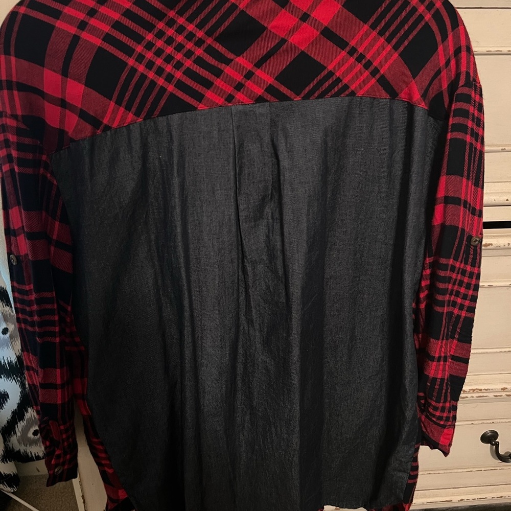Plaid button top